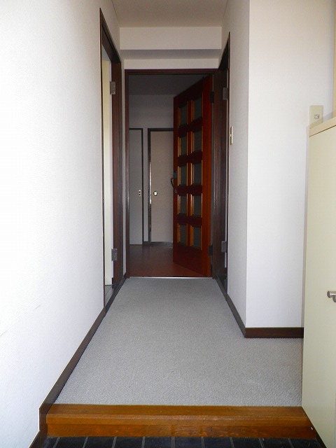 Entrance. Same property ・ Separate room