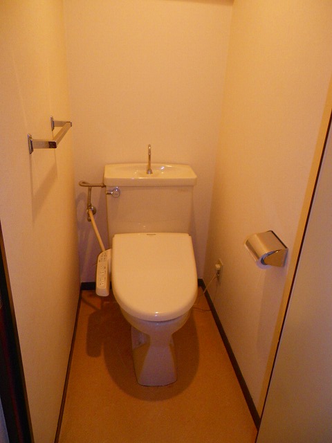 Toilet. Same property ・ Separate room