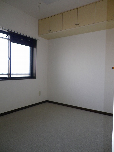 Living and room. Same property ・ Separate room