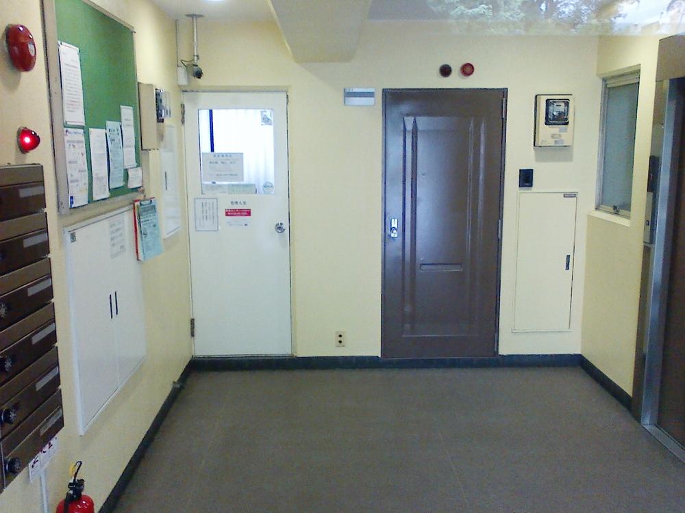 lobby. Apartment shared floor and the elevator hall (October 2013 shooting)