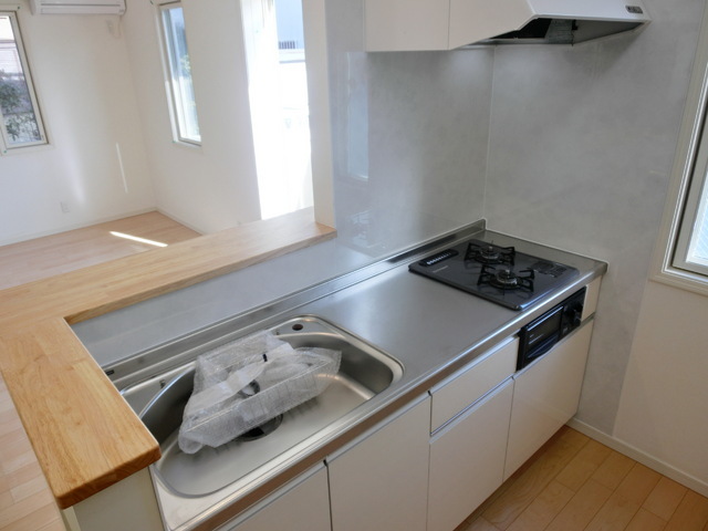 Kitchen. 2-neck is a gas stove in the kitchen ・ Stylish counter