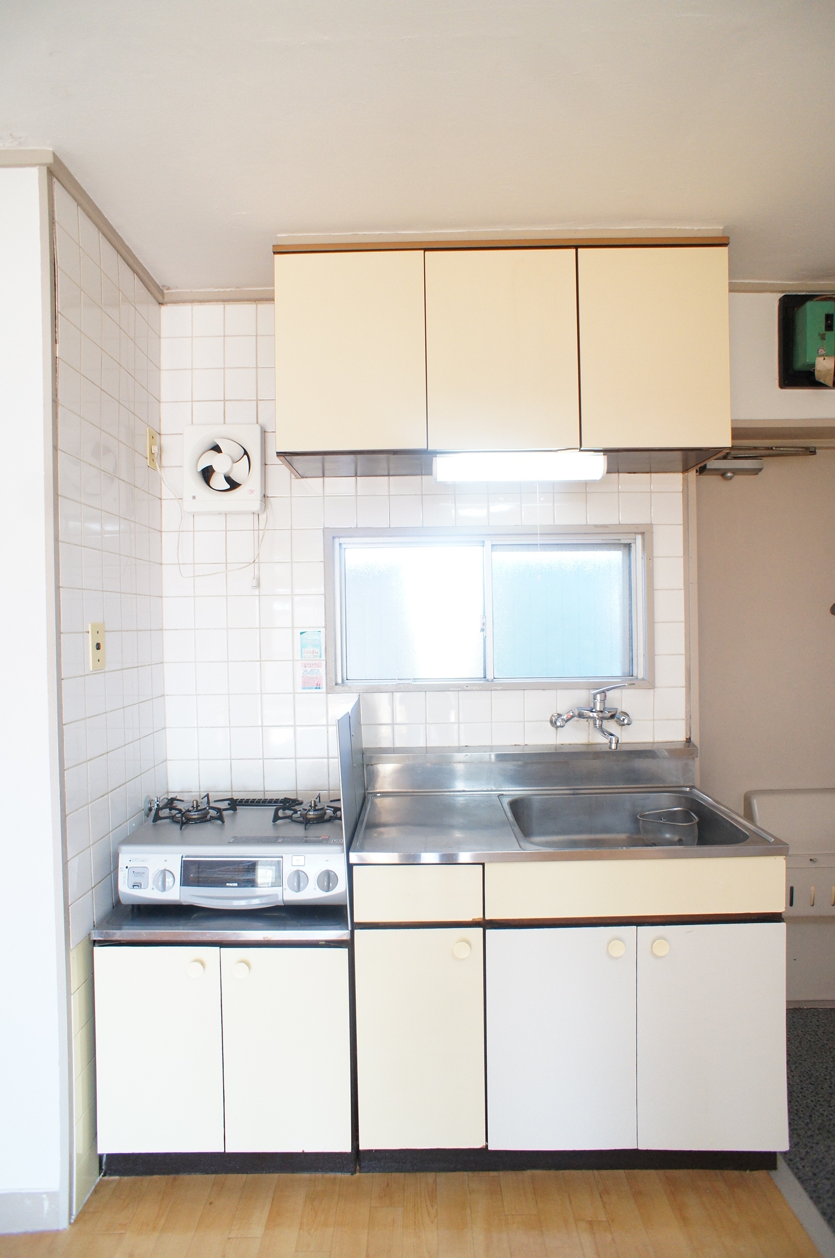 Kitchen. Two-burner gas stove installation Allowed ☆ 