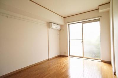 Other room space.  ☆ It is a popular Western-style