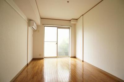 Living and room.  ☆ The surroundings are quiet residential area