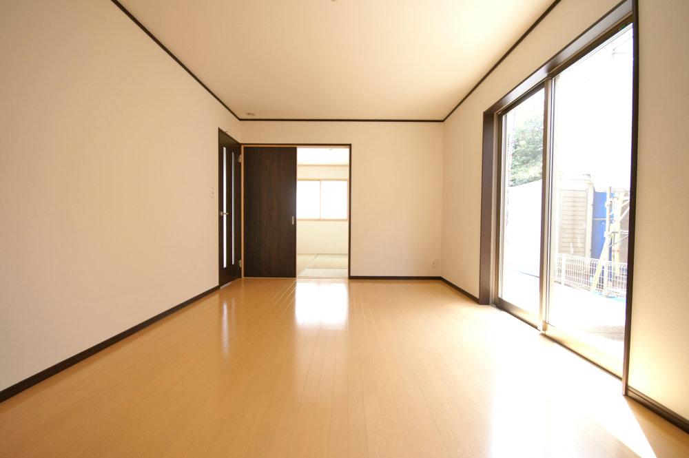 Same specifications photos (living). Because the development is a subdivision within the, Lined with new housing, A beautiful residential area fully equipped compartment is attractive. Since everyone is your new house, Your neighborhood association is also safe. (Example of construction)