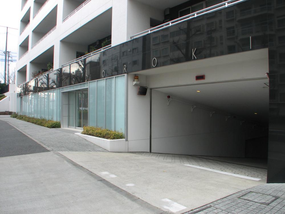 Local appearance photo. Entrance around is clean and management system is also good.