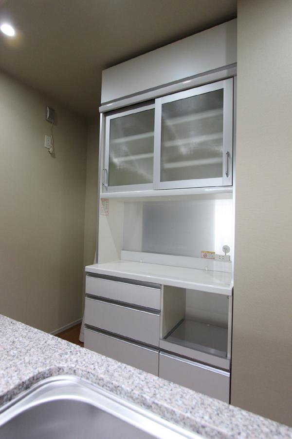 Kitchen. Cupboard with a storage capacity on the back of the kitchen