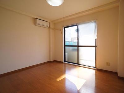 Living and room. Facing south in sunny! It offers a green and residential area