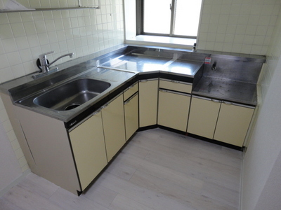 Kitchen.  ☆ Spread of the L-shaped kitchen