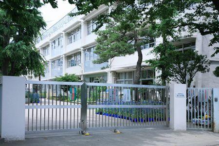 Primary school. Ward Fukasawa to elementary school 580m