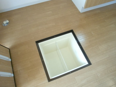 Other Equipment. There is under-floor storage ☆ 