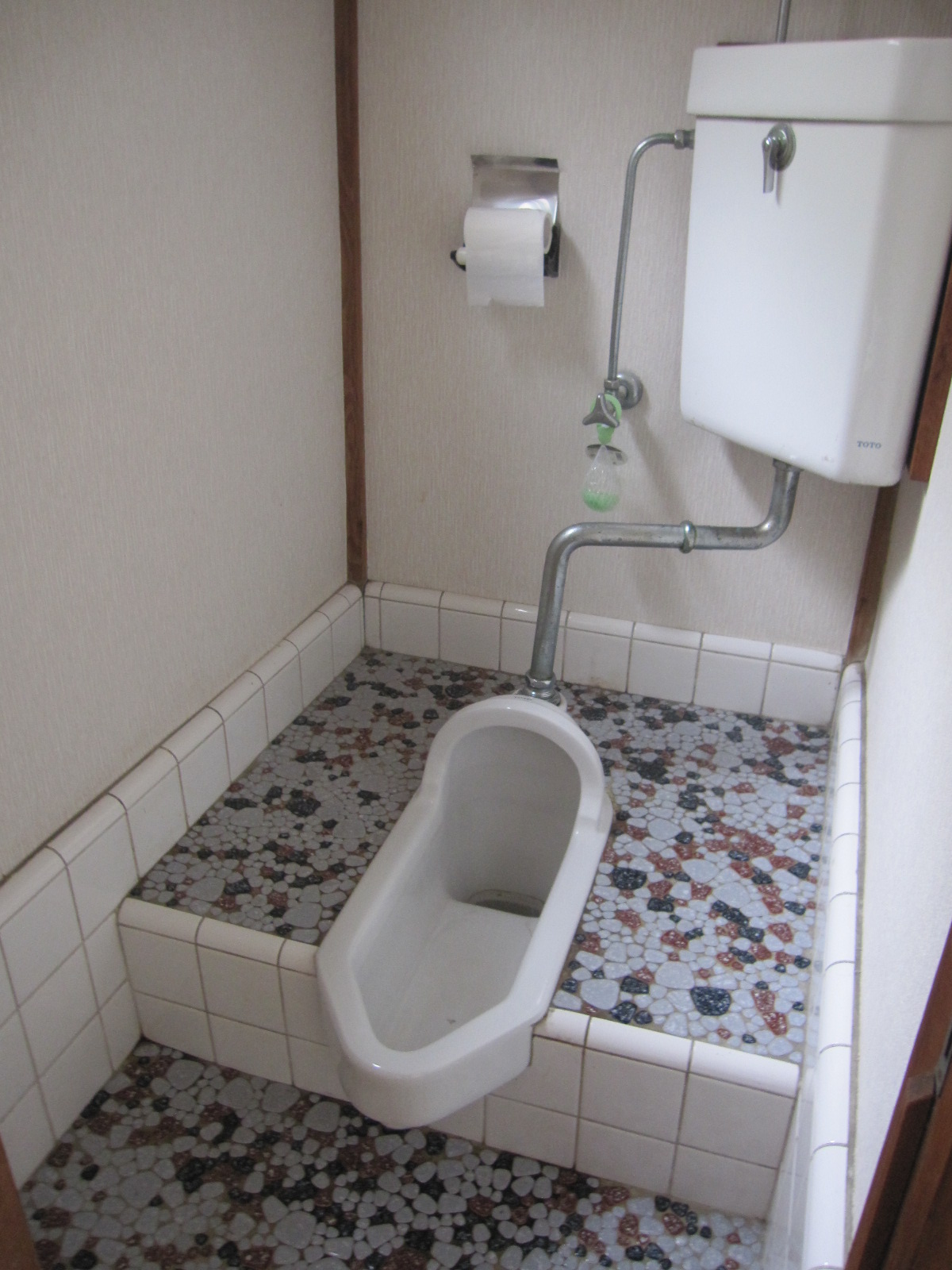 Toilet. It has a simple formula Western-style toilet seat available