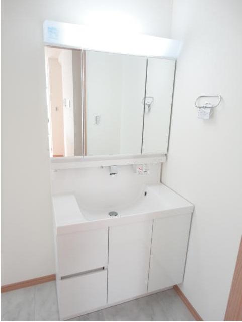 Same specifications photos (Other introspection). Washbasin same specifications shower faucet