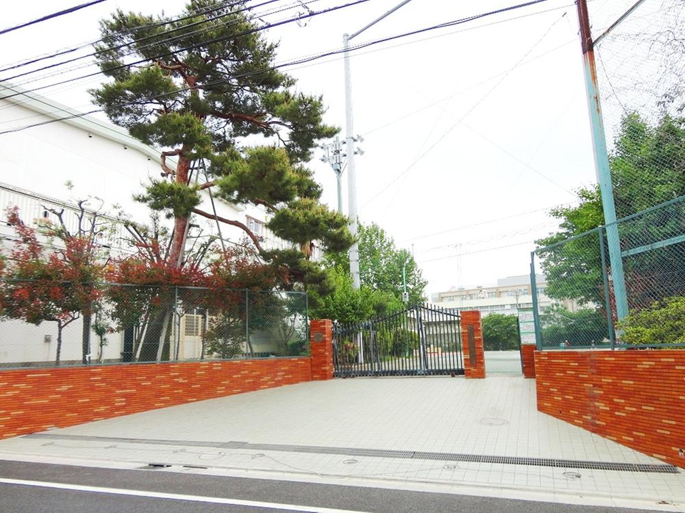 Junior high school. Midorigaoka 800m until junior high school