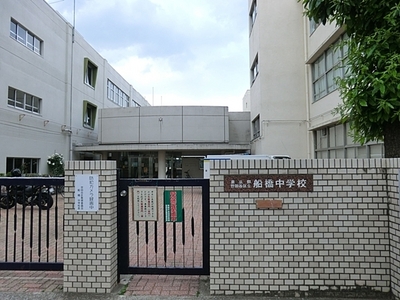 Junior high school. 180m to bridge junior high school (junior high school)