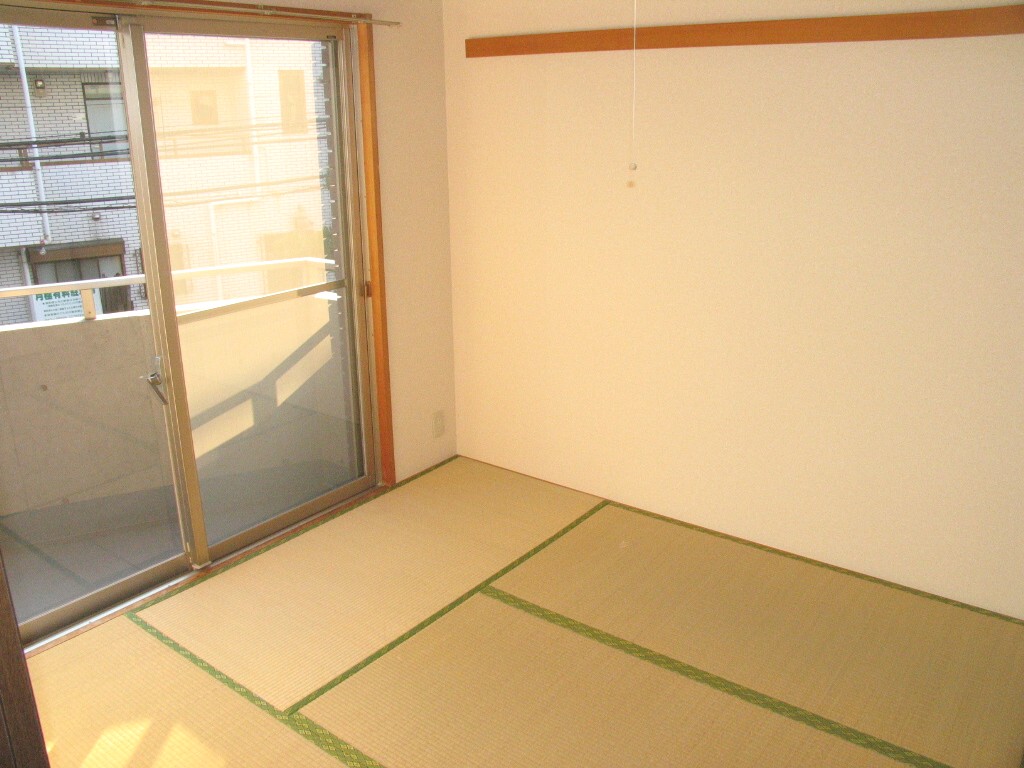 Other room space.  ■ Japanese-style room to settle