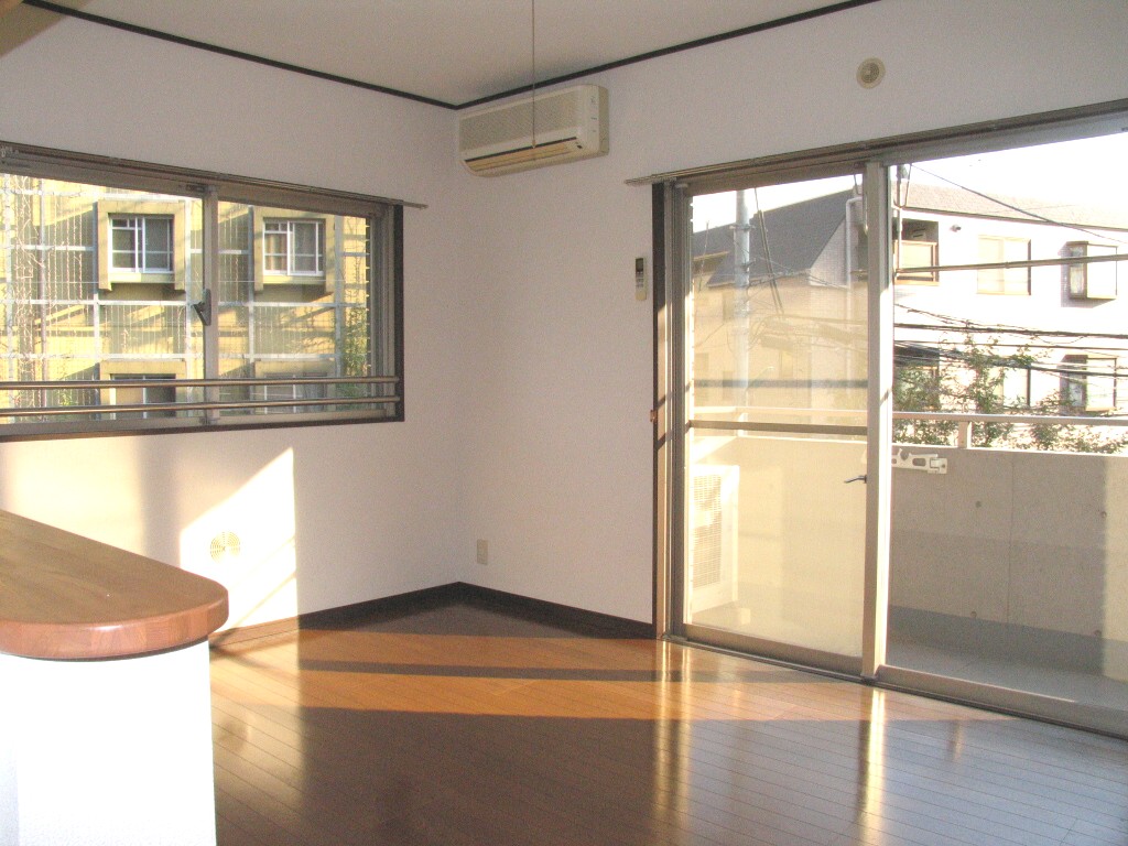 Living and room.  ■ Facing south ・ Because the corner room is a bright living!