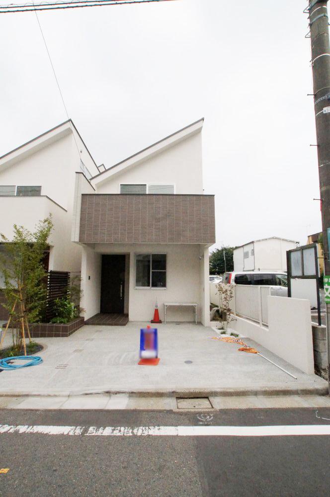 Local appearance photo. Newly built single-family Setagaya Ohara 1-chome. Now in the final 1 buildings. Since we have completed you can preview at any time. It has become a stylish appearance. 3 along the line 2 Station is available. 
