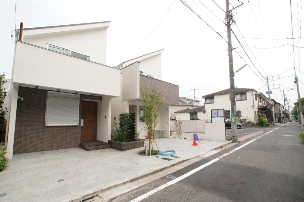 Local photos, including front road. The surrounding environment is a leafy quiet residential area. 