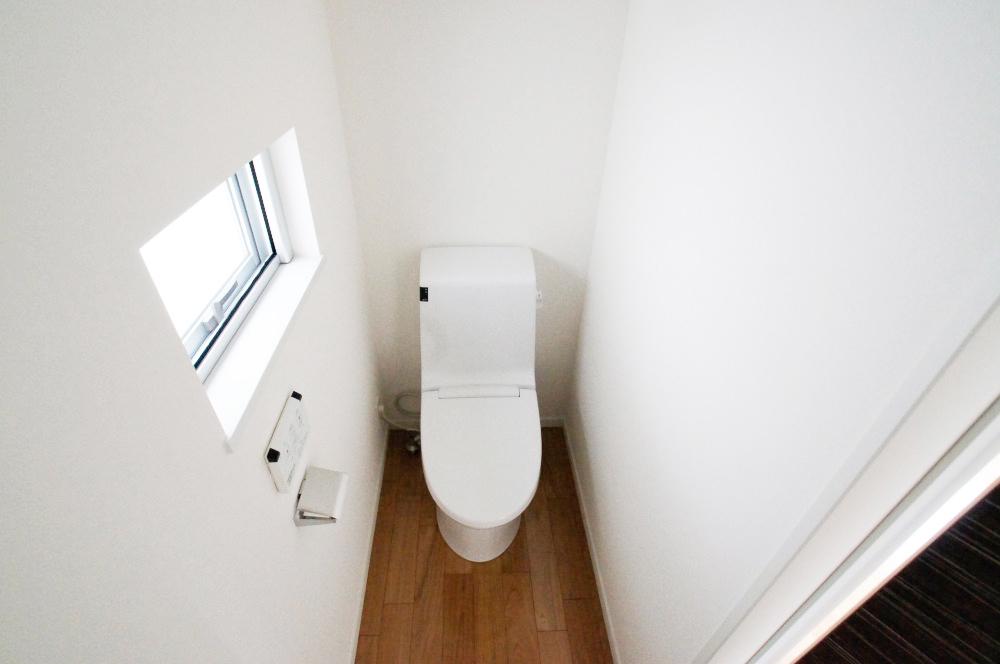 Toilet. It will bidet with toilet.