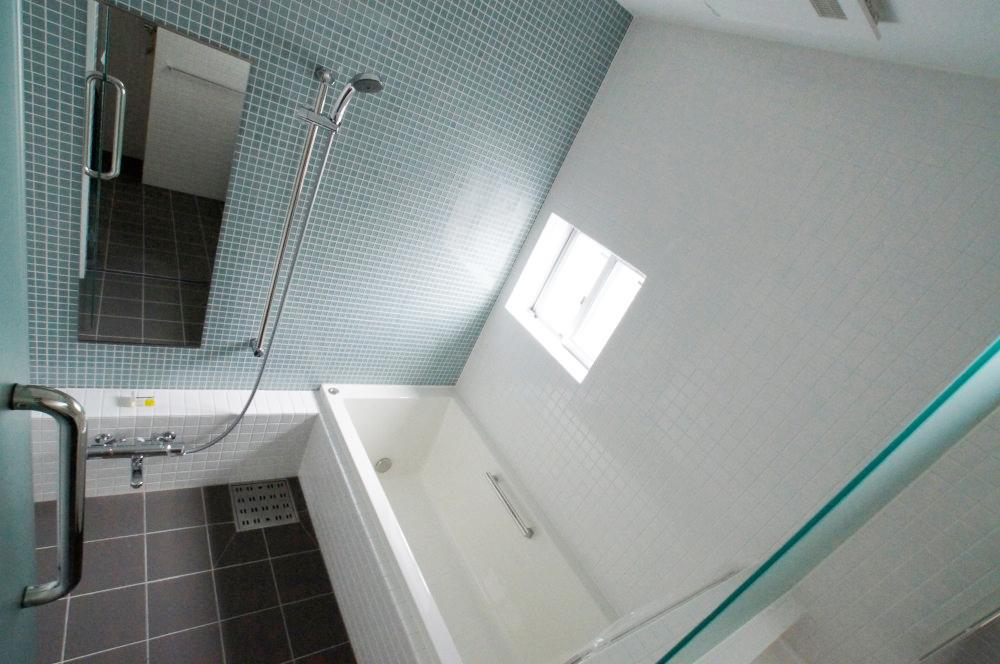 Bathroom. It is with the bathroom dryer. Heal daily fatigue.