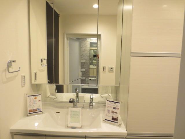 Wash basin, toilet