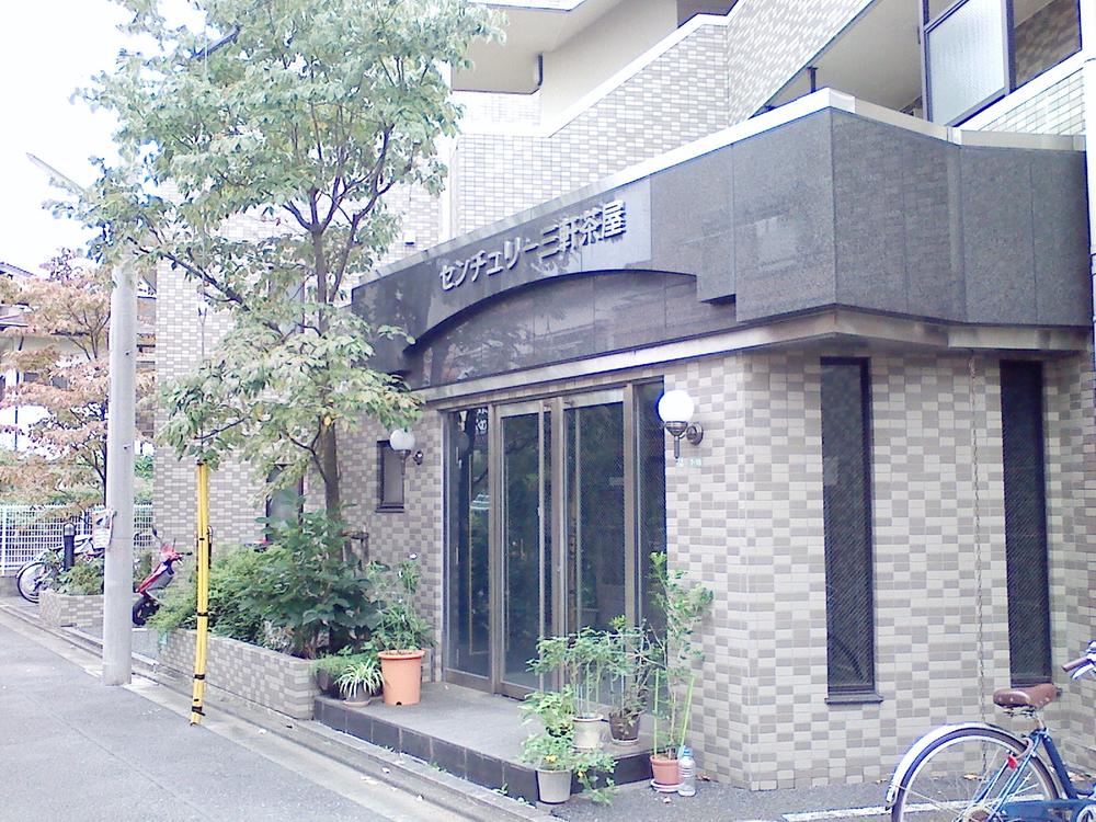 Entrance. Good management system and well-cleaning condominium (2013 November shooting)