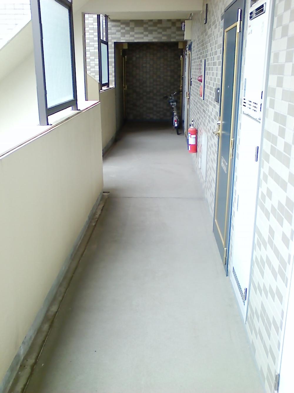 Other common areas. Bright and airy communal hallway (2013 November shooting)