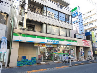 Convenience store. Family Mart (convenience store) up to 100m