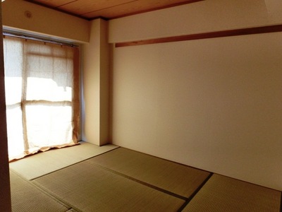 Living and room. 6 Pledge is a Japanese-style room space