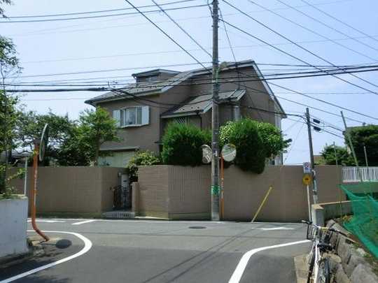 Local land photo. It is facing the hill of Okamoto. Northwest corner lot. With Furuya. Is the current state delivery but solution