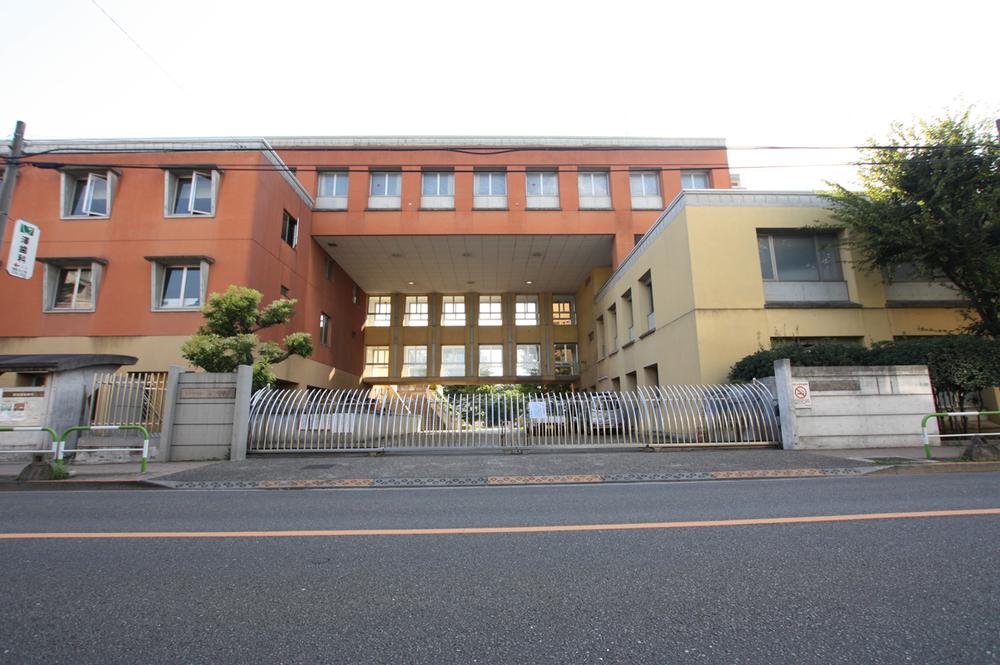 Junior high school. 1470m to Setagaya Ward Tamagawa Junior High School