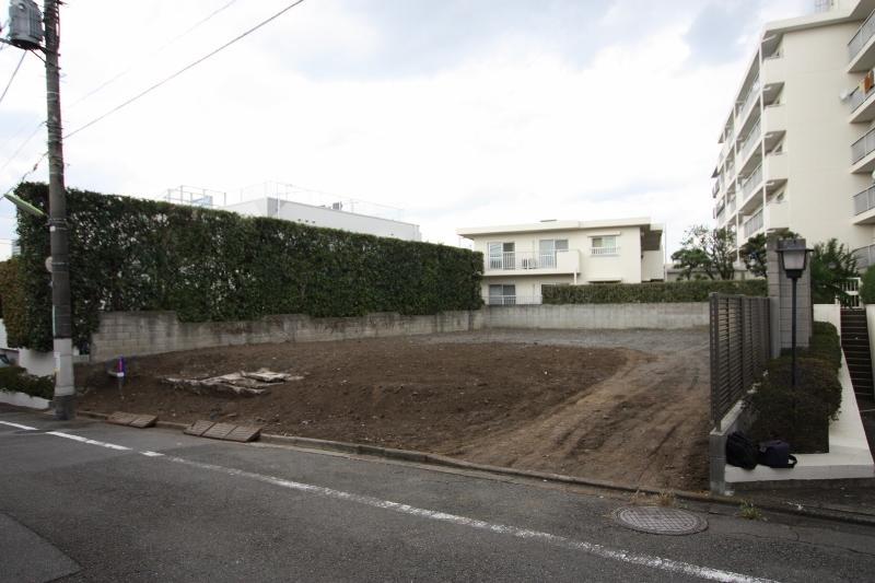Local land photo. "Kaminoge" 6-minute walk to the station. Kaminoge is a quiet mansion area of ​​2-chome. No construction conditions. Location also walking distance to the Tama River. 