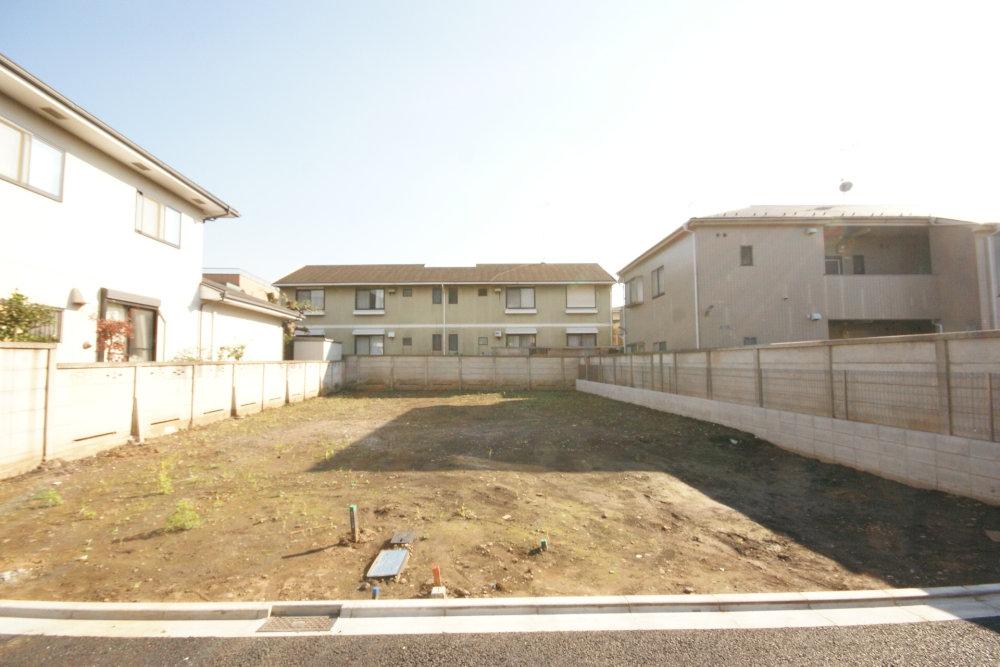 Local land photo. It is the introduction of Setagaya Kamisoshigaya 2-chome, located in the building conditional sales locations. Keio Line "Osan Chitose" station 14 mins, There is a green rich "Soshigaya park" is near. A healing space in the city. Please have a look once. 