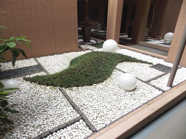 Other common areas. Courtyard that has been installed in the atrium part