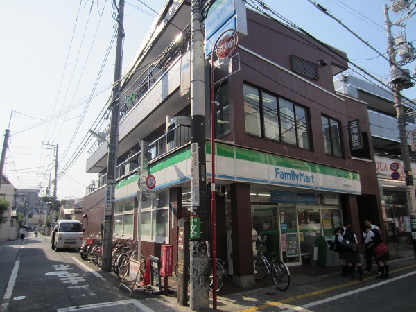 Convenience store. FamilyMart Shoinjinsha Station store up to (convenience store) 237m