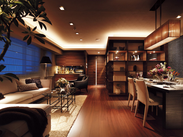 Interior.  [living ・ dining] Night of the living room calm atmosphere drifts in quality ・ dining. To keynote the woodgrain of dark brown, It has been made luxurious nestled. It is worthy of authentic space in a quiet residential area. (Model Room S-CA type)