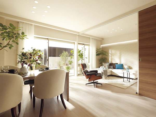 Interior.  [living ・ dining] Furniture and furnishings were nestled a bright natural color tones, Another model room type. According to the taste of those who live, Masu fun Me the layout of the house. When a simple and sense of quality space full of timeless even. (Model Room K-BDg type)