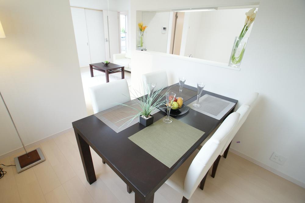 Same specifications photos (living). Spacious dining, easy-to-use form. (Example of construction)