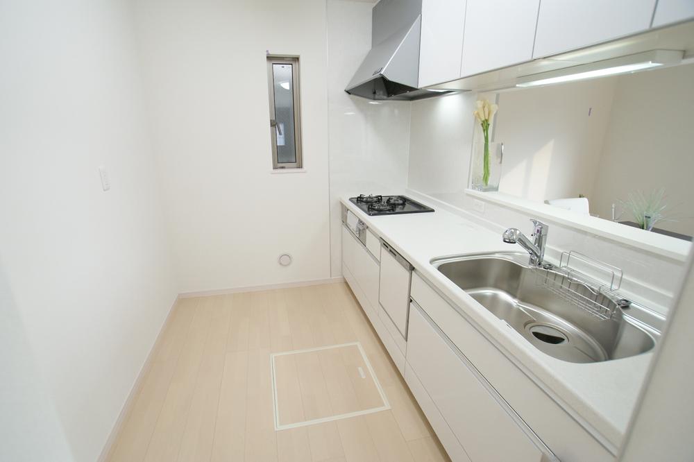Same specifications photo (kitchen). Wife to happy dishwasher ・ Faucet integrated washing machine. Is a breeze every day. (Example of construction)