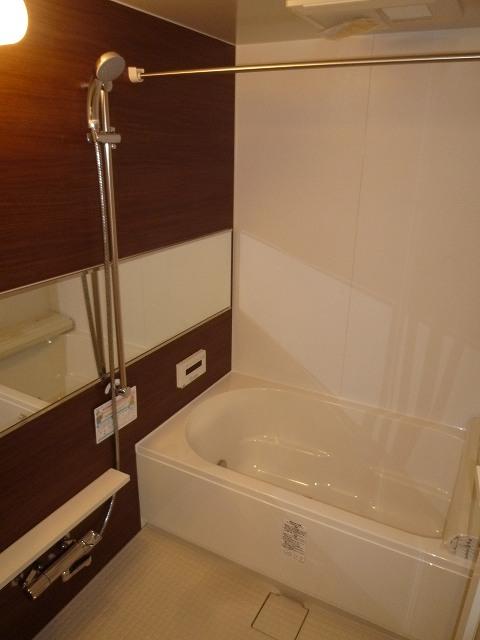 Bathroom. New exchange already. Panel of wood is accented. Bathroom Dryer ・ With add cook function.