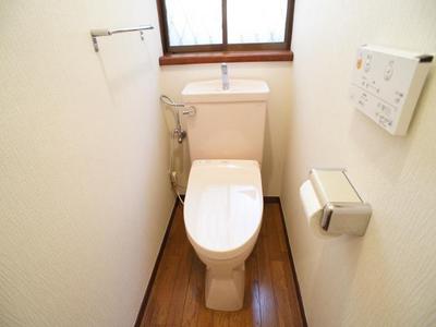 Toilet. With window! You can also ventilation ◎