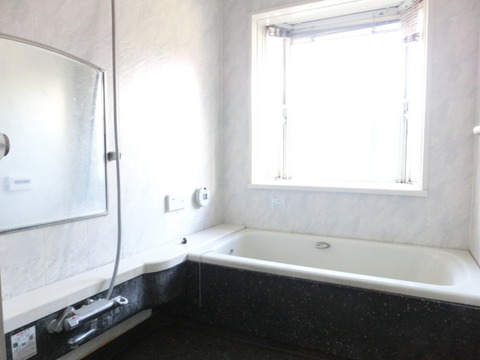 Bath. Bathroom with a window, Whirlpool