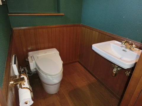 Toilet. 1F toilet