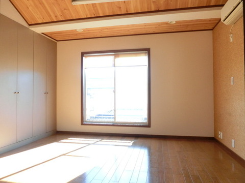 Living and room. Western-style 8 tatami (east)