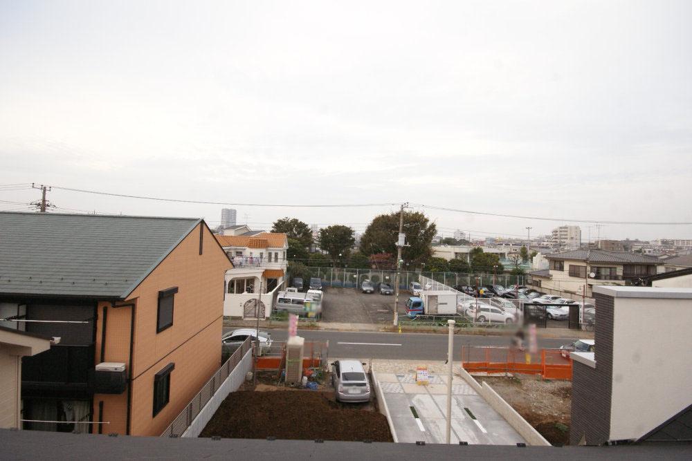 View photos from the dwelling unit. Is the view from the roof balcony. Day is good.