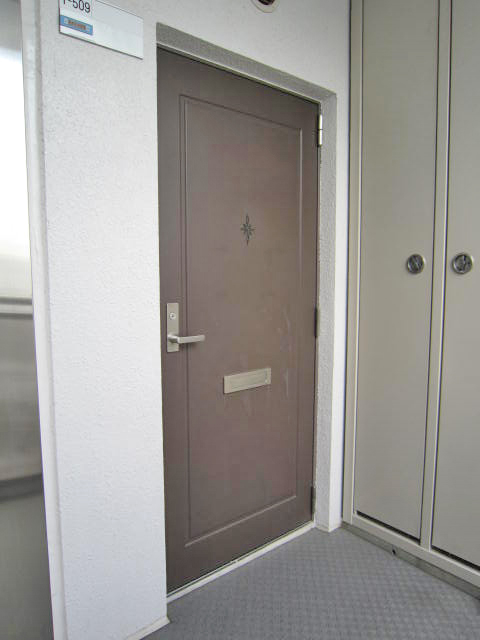 Entrance. Entrance storage is also located convenient