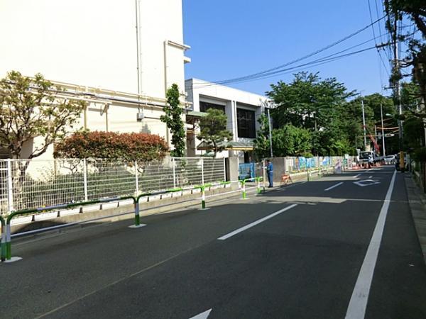 Junior high school. Kamisoshigaya until junior high school 540m Kamisoshigaya junior high school