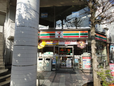 Convenience store. Seven-Eleven (convenience store) to 400m