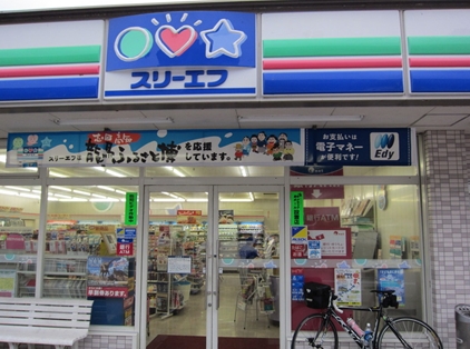 Convenience store. Three F Setagaya Kamisoshigaya store up (convenience store) 127m